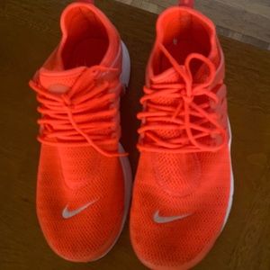 Used size 7 Nike run shoes